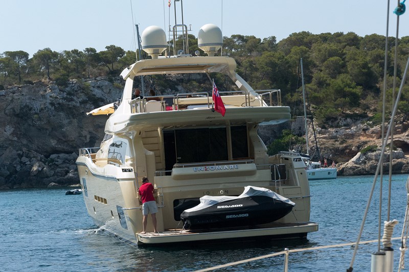 yacht